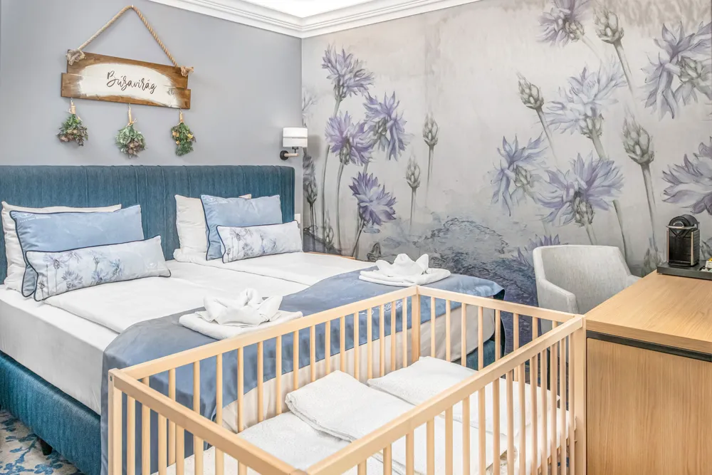 Family room for several generations with a single bed.